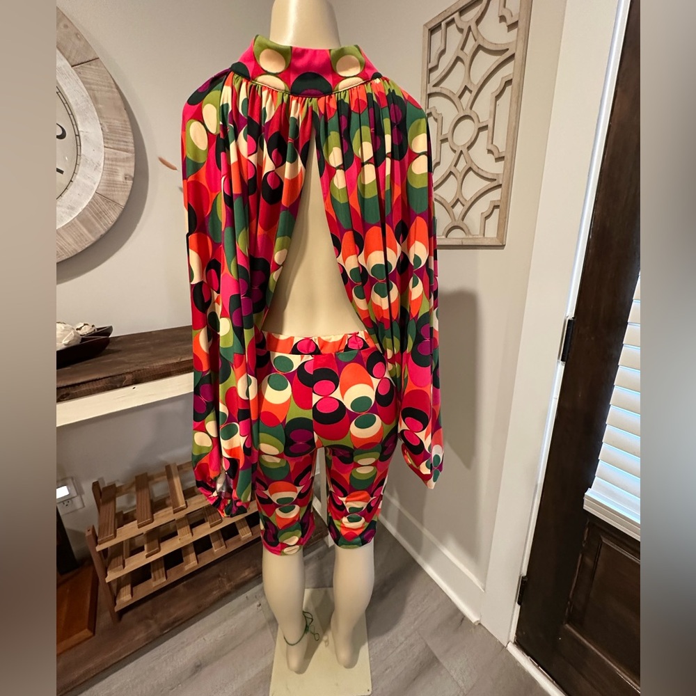 NWOT: Karen T Design Multi-colored 2pc set RRW14